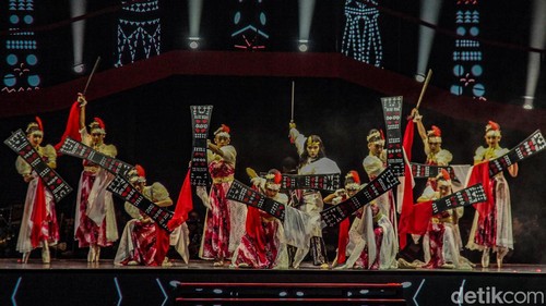Selain Yura Yunita, Isyana Sarasvati tampil di Pagelaran Sabang Merauke. Ia tampil sebagai sosok Fatmawati dan Martha Christina Tiahahu. Isyana Sarasvati membawakan lagu dalam Pagelaran Sabang Merauke di JIExpo Kemayoran, Jakarta, Jumat (16/8/2024).