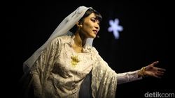 Isyana Sarasvati Jadi Fatmawati-Martha Tiahahu di Pagelaran Sabang Merauke Isyana Sarasvati Jadi Fatmawati-Martha Tiahahu di Pagelaran Sabang Merauke