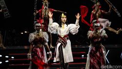 Isyana Sarasvati Jadi Fatmawati-Martha Tiahahu di Pagelaran Sabang Merauke Isyana Sarasvati Jadi Fatmawati-Martha Tiahahu di Pagelaran Sabang Merauke
