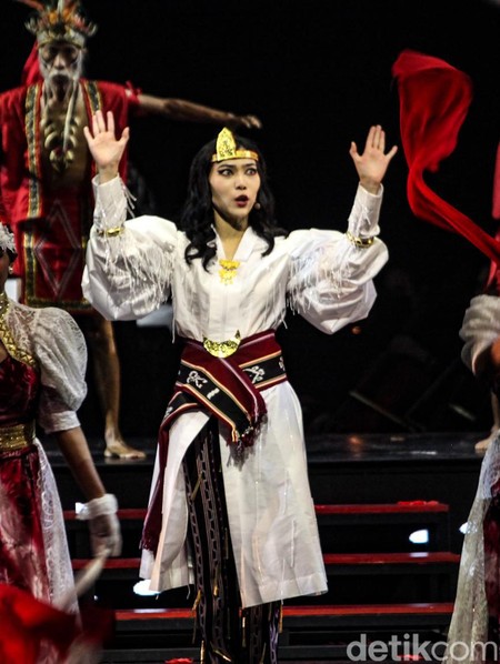 9 Ide Kostum Pahlawan Perempuan, dari Nuansa Tempo Dulu hingga Sentuhan Modern