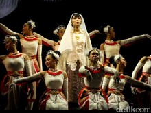 Isyana Sarasvati Jadi Fatmawati-Martha Tiahahu di Pagelaran Sabang Merauke Isyana Sarasvati Jadi Fatmawati-Martha Tiahahu di Pagelaran Sabang Merauke