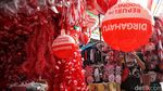 Jelang 17 Agustus, Pernak-pernik HUT RI Masih Dicari