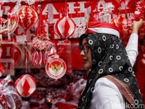 Jelang 17 Agustus, Pernak-pernik HUT RI Masih Dicari