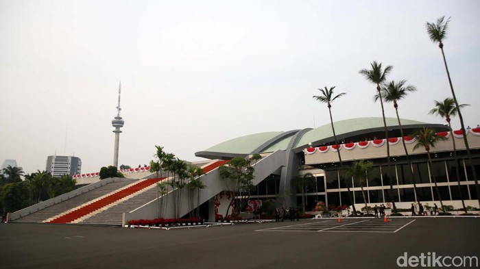 Sidang Tahunan MPR dan Sidang Bersama DPR-DPD RI 2024 digelar hari ini. Sejumlah kendaraan taktis (rantis) dan helikopter kepresidenan siaga di Gedung DPR.