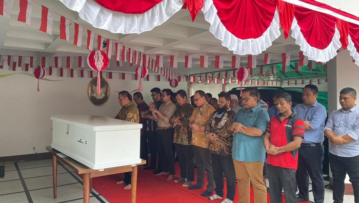 Jenazah WNI disalatkan di rumah duka