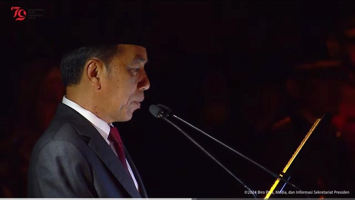 Jokowi pimpin apel kehormatan dan renungan suci (AKRS) di Taman Kusuma Bangsa, Ibu Kota Nusantara (IKN)