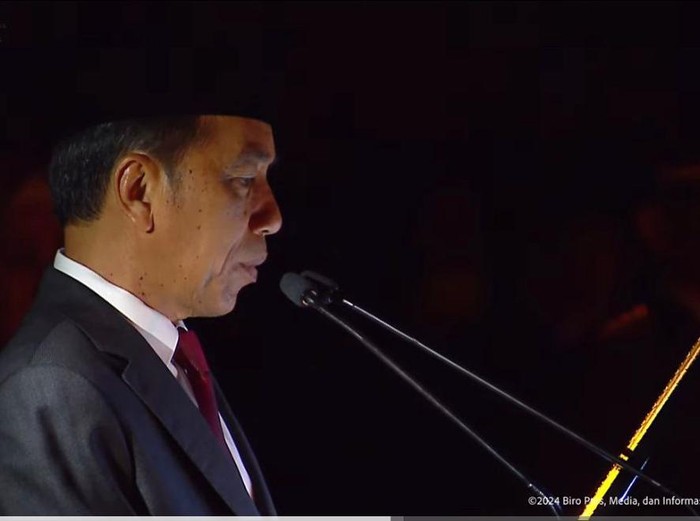 Jokowi pimpin apel kehormatan dan renungan suci (AKRS) di Taman Kusuma Bangsa, Ibu Kota Nusantara (IKN)