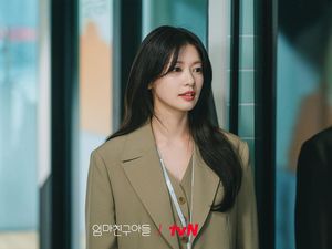 7 Drakor Jung So Min Buat Teman Nungguin Episode Baru Love Next Door