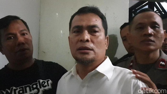 Kadinkes Sumut Alwi Mujahit Hasibuan usai divonis 10 tahun oleh hakim di Pengadilan Tipikor Medan (Nizar Aldi/detikSumut)
