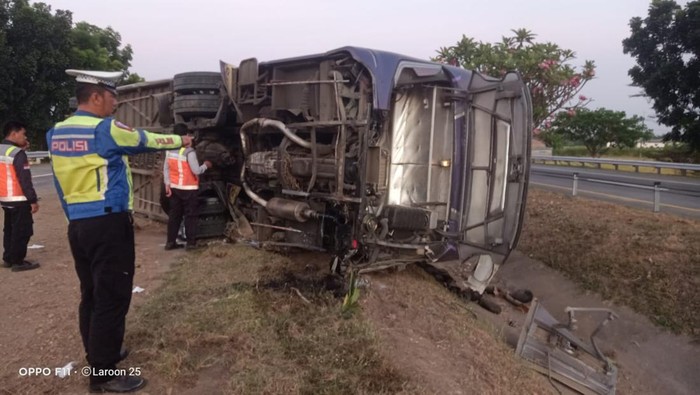 Kecelakaan bus pariwisata di Tol Jombang