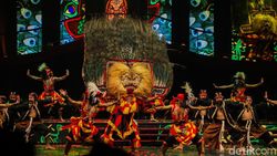 Keren! Yura Yunita Naik Reog di Pagelaran Sabang Merauke Keren! Yura Yunita Naik Reog di Pagelaran Sabang Merauke