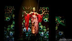 Keren! Yura Yunita Naik Reog di Pagelaran Sabang Merauke Keren! Yura Yunita Naik Reog di Pagelaran Sabang Merauke