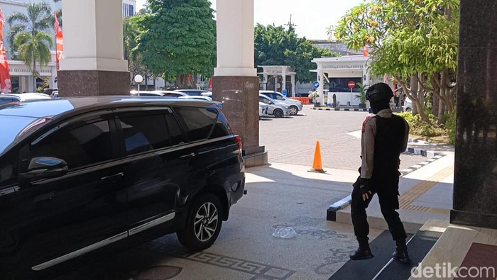 KPK Ubek-ubek Pemprov Jatim, Geledah Ruangan Biro Kesra