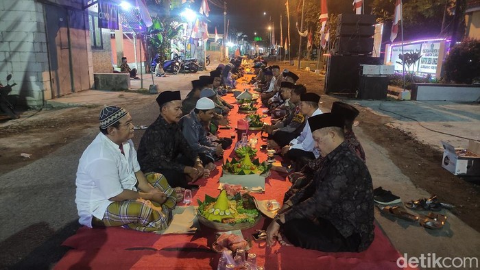 Malam tirakatan di Sidoarjo