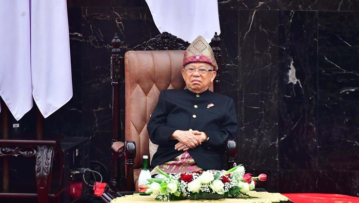 Melihat Iring-iringan Rombongan Jokowi saat Hadiri Sidang Tahunan MPR Presiden Jokowi menghadiri Sidang tahunan MPR pagi tadi. Begini iring-iringan rombongan Jokowi saat tiba di Kompleks MPR/DPR.