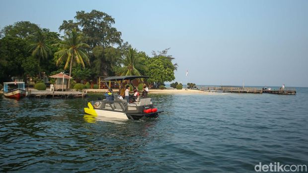 Menaiki Seadoo di Pantai Indah Kapuk (PIK).