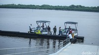 Kali ini menuju Seadoo Pier, markas dari perahu Seadoo berada. Kami beranjak pada pukul 17.33 dan telah sampai di daratan pada 17.44 WIB. Lagi-lagi, waktu perjalanan tak lama, bahkan lebih singkat dengan hanya 11 menit.
