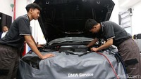 Para peserta pun siap untuk mengaplikasikan keahliannya sebagai teknisi dengan sertifikasi tertinggi BMW Group.