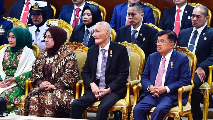 Jusuf Kalla dan Try Sutrisno turut menghadiri Sidang Tahunan MPR di Gedung MPR/DPR, Jumat (16/8/2024). Begini momennya.