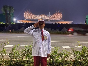 Tekad Muklasin Ikut Upacara di IKN, Libur Jual Pentol-Motoran dari Gresik