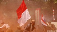 Teatrikal ini menggambarkan perjuangan para pahlawan Indonesia.