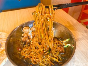Cicip Jjajangmyeon hingga Gimmari di Resto Korea Milik Nagita Slavina