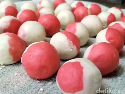 Onde-onde Merah Putih di Pasuruan Semarakan HUT ke-79 RI