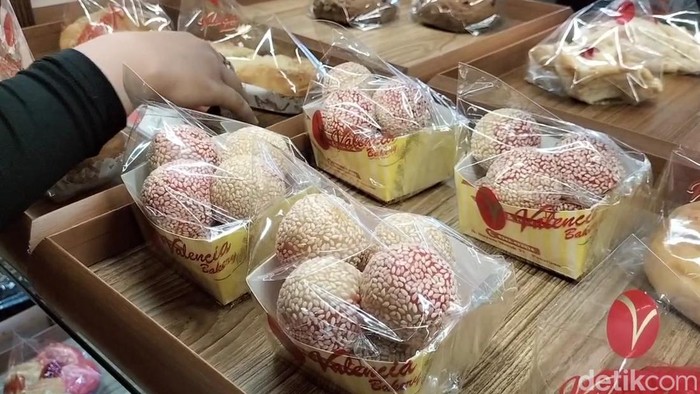 Onde-onde merah putih di Pasuruan