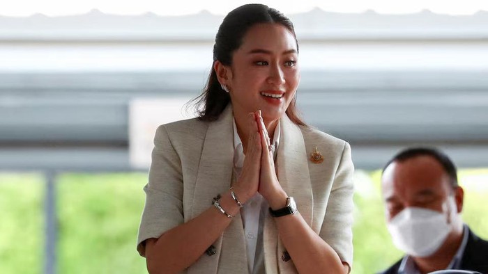 Pheu Thai Partys leader and prime ministerial candidate Paetongtarn Shinawatra gestures on the day of a pivotal parliamentary vote on a new prime minister in Bangkok, August 16, 2024. REUTERS/Chalinee Thirasupa Purchase Licensing Rights
