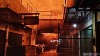 Penampakan bagian dalam Pasar Kutoarjo yang terbakar pada pagi ini.