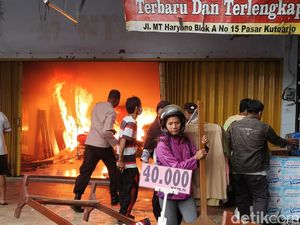 Tangis Histeris Pedagang Pasar Kutoarjo Dagangannya Ludes Dilalap Api