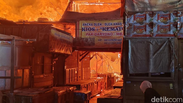 Pasar Kutoarjo, Purworejo, terbakar pada Jumat (16/8/2024), sekitar pukul 07.00 WIB. Pasar Kutoarjo, Purworejo, terbakar pada Jumat (16/8/2024), sekitar pukul 07.00 WIB.