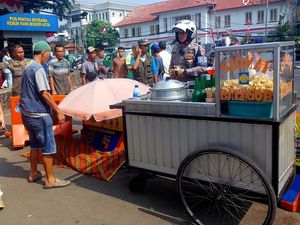 Pedagang Siomai di Bogor Kejang-kejang hingga Meninggal Saat Jualan