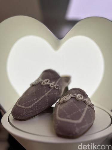 Pembukaan gerai 1001 Official di Plaza Indonesia Pembukaan gerai 1001 Officiel di Plaza Indonesia (16/8/2024).