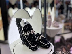 Influencer Kiki Siantar Rilis Sepatu Lokal Terinspirasi Kakinya yang Besar
