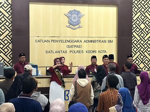 Seru, Pemohon SIM di Kota Kediri Kota Diajak Nyanyi Lagu Kebangsaan