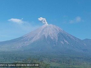 Gunung Semeru 3 Kali Erupsi Pagi Ini, Ketinggian Letusan hingga 700 Meter