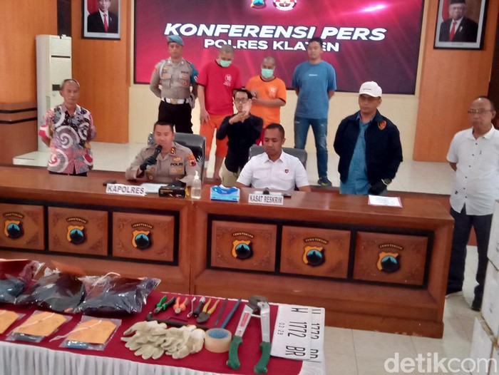 Penampakan tersangka pencurian AC yang ditangkap Polres Klaten, Jumat (16/8/2024).