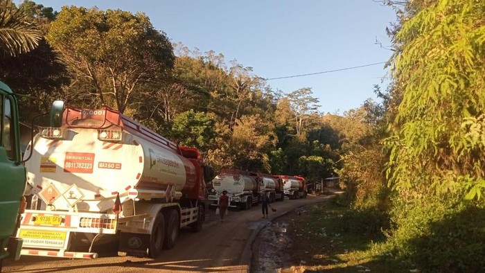 Pertamina Salurkan BBM Labuan Bajo dengan Distribusi Khusus Imbas Jalan Rusak