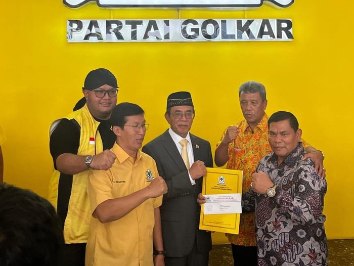 Pasangan Tarso-Teguh saat menerima rekomendasi dari DPP Golkar Jumat (16/8/2024).