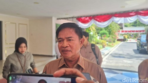 Pj Gubernur NTB Hassanudin saat diwawancarai di Mataram, Jumat (16/8/2024).