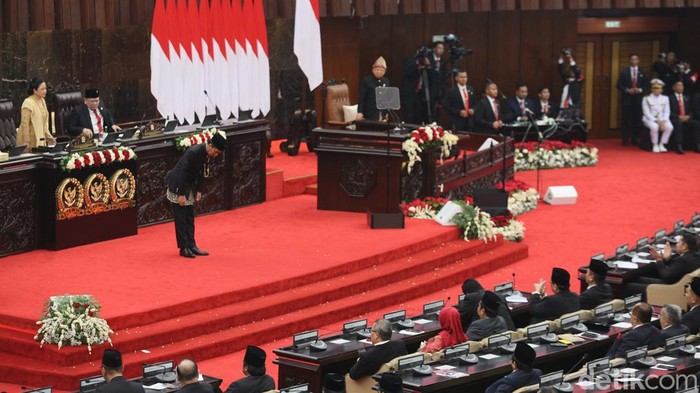 Presiden Jokowi menghadiri Sidang Tahunan MPR RI dan Sidang Bersama DPR RI-DPD RI dan Sidang Paripurna DPD RI di kompleks parlemen, Jakarta, Jumat (16/8/2024).