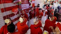 Pusat Grosir Metro Tanah Abang merayakan pesta kemerdekaan itu dengan beragam cara, yang salah satunya yakni menggelar lomba di lorong gang tempat mereka berjualan, Jumat (16/8/2024).