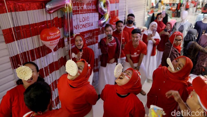 Kemeriahan menyambut HUT RI ke-79 dilakukan dengan beragam cara. Salah satunya yakni dengan menggelar lomba di tengah pusat perbelanjaan Tanah Abang.