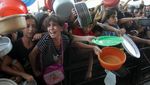 Potret Miris Anak-anak Gaza Terjepit Demi Dapat Makanan