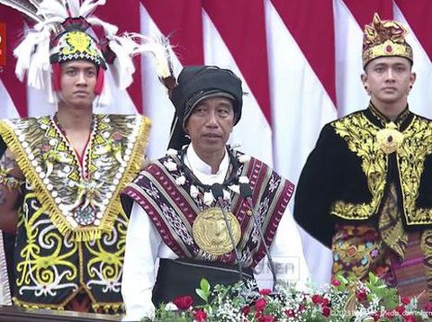 Presiden Jokowi menggunakan baju adat Tanimbar, Maluku, saat menghadiri gelaran Sidang Tahunan MPR RI di Jakarta, Rabu (16/8/2023). (Tangkapan layar Youtube Setpres RI)