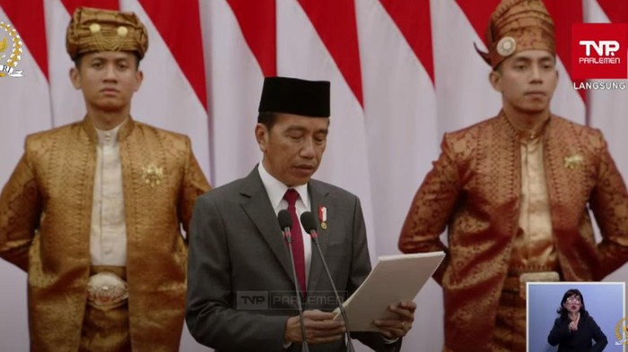 Presiden Jokowi menyampaikan RAPBN 2025 (Screenshot YouTube DPR)