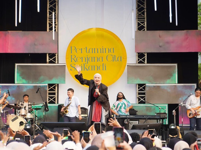 Salma Salsabil manggung di Festival Akbar Pemberdayaan Perempuan Renjana Cita Srikandi.