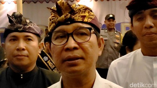 Sekda Badung I Wayan Adi Arnawa ditemui di Desa Darmasaba, Kecamatan Abiansemal, Kamis malam (15/8/2024).  (Agus Eka/detikBali)