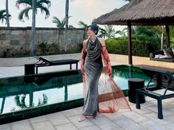 7 Gaya Unik dan Stylish Shaloom Razade Anak Wulan Guritno Jadi Bridesmaid